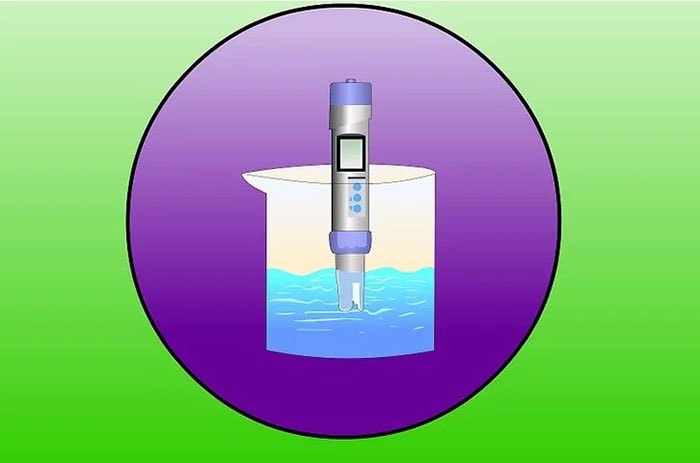 sử dụng máy đo tổng lượng chất rắn hòa tan và độ dẫn điện trong một lượng nước mẫu