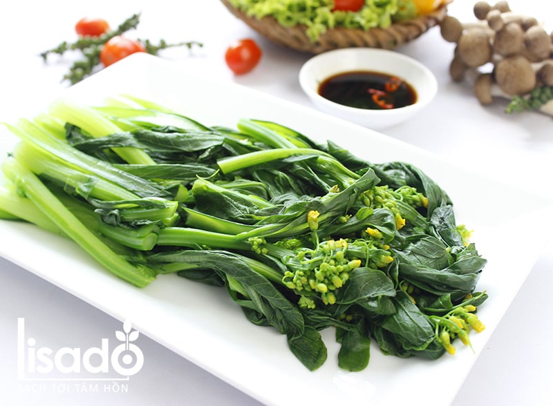 Món rau cải ngồng luộc rất quen thuộc trong các bữa cơm của người Việt